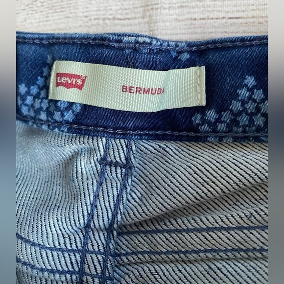 Levi's Blue Star Print Denim Shorts - Picture 2 of 5